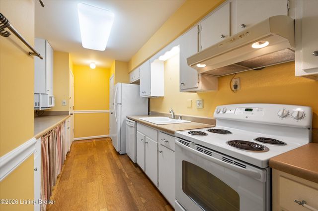 201 Ramsgate Gardens Ct APT 104, Louisville, KY 40207