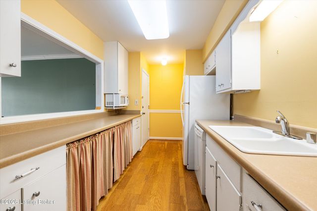 201 Ramsgate Gardens Ct APT 104, Louisville, KY 40207