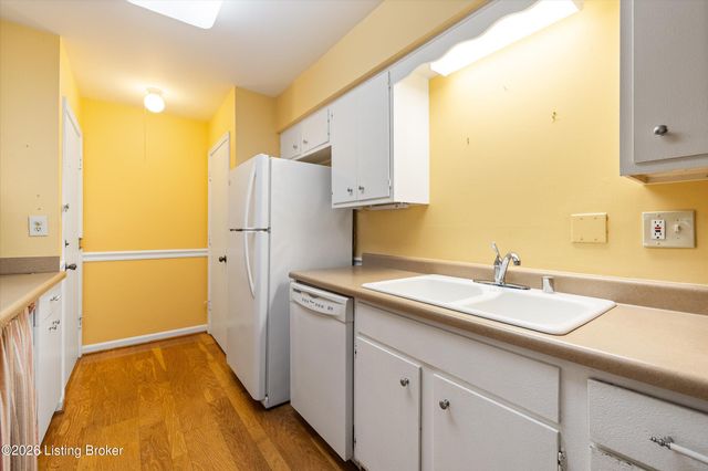 201 Ramsgate Gardens Ct APT 104, Louisville, KY 40207