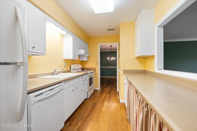 201 Ramsgate Gardens Ct APT 104, Louisville, KY 40207