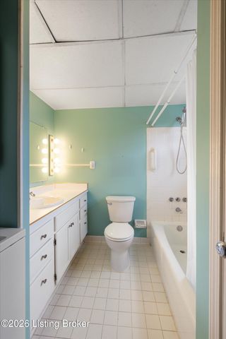 201 Ramsgate Gardens Ct APT 104, Louisville, KY 40207