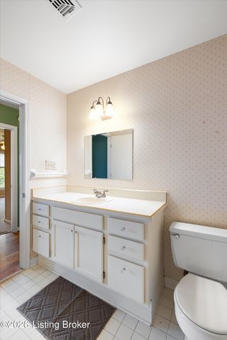 201 Ramsgate Gardens Ct APT 104, Louisville, KY 40207