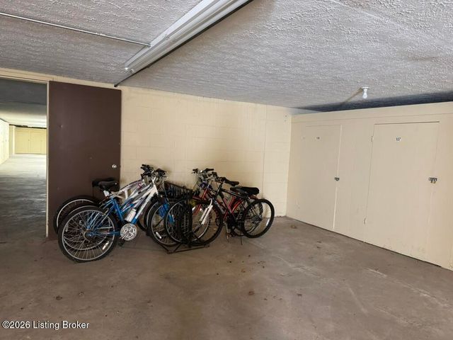 201 Ramsgate Gardens Ct APT 104, Louisville, KY 40207