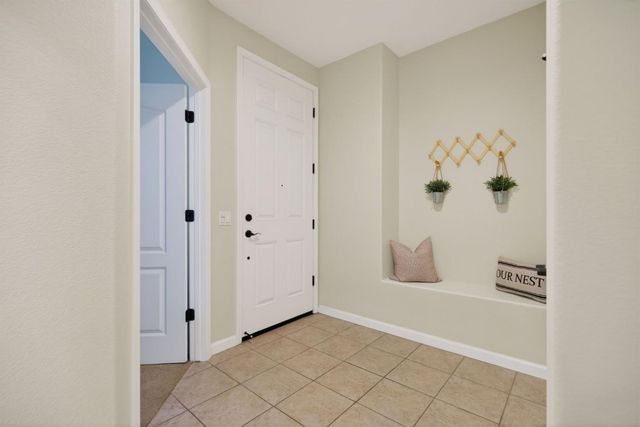 1033 Marseille Ln, Roseville, CA 95747