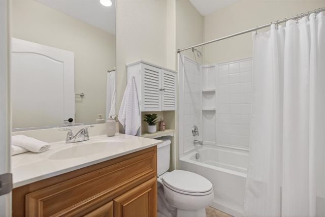 1033 Marseille Ln, Roseville, CA 95747