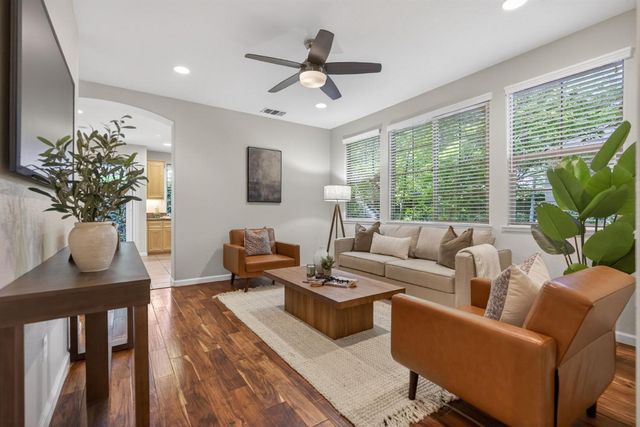 1033 Marseille Ln, Roseville, CA 95747
