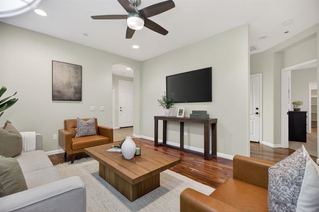 1033 Marseille Ln, Roseville, CA 95747