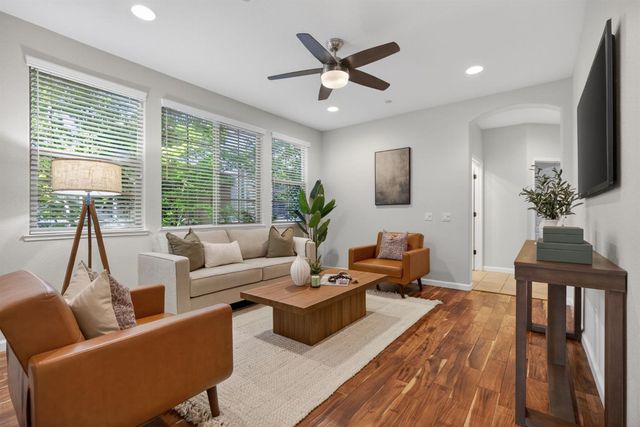 1033 Marseille Ln, Roseville, CA 95747
