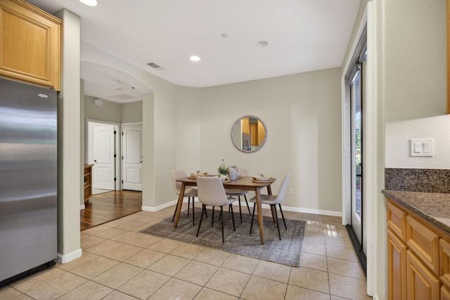 1033 Marseille Ln, Roseville, CA 95747