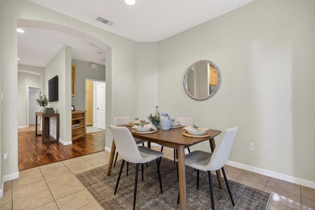 1033 Marseille Ln, Roseville, CA 95747