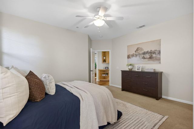 1033 Marseille Ln, Roseville, CA 95747