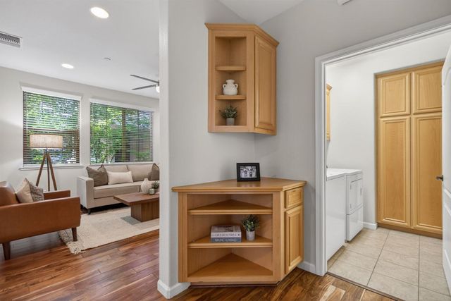 1033 Marseille Ln, Roseville, CA 95747