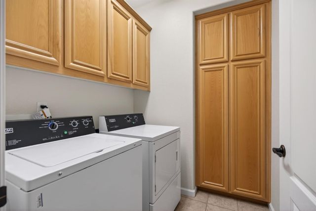 1033 Marseille Ln, Roseville, CA 95747