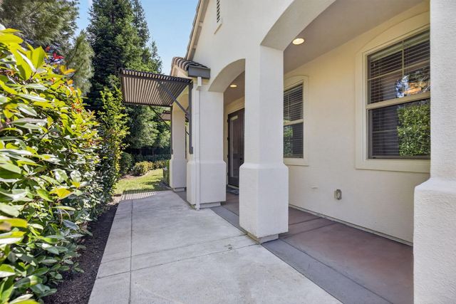 1033 Marseille Ln, Roseville, CA 95747