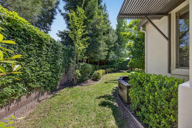 1033 Marseille Ln, Roseville, CA 95747