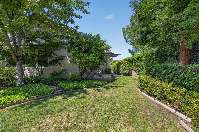 1033 Marseille Ln, Roseville, CA 95747