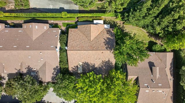 1033 Marseille Ln, Roseville, CA 95747