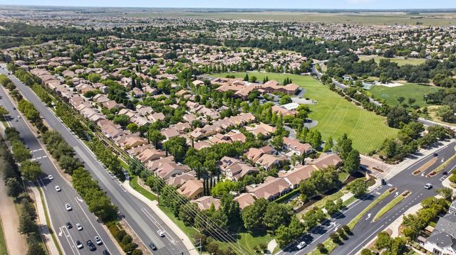 1033 Marseille Ln, Roseville, CA 95747