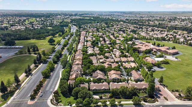 1033 Marseille Ln, Roseville, CA 95747