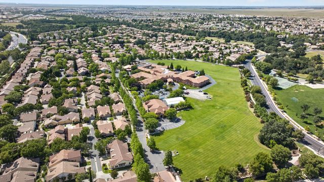 1033 Marseille Ln, Roseville, CA 95747