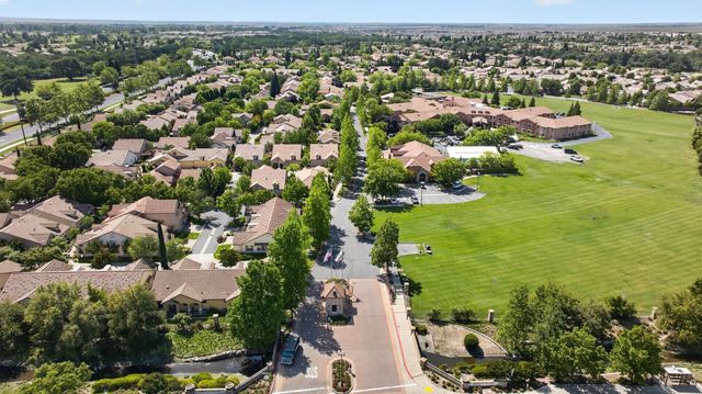 1033 Marseille Ln, Roseville, CA 95747
