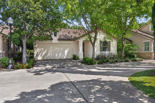 1033 Marseille Ln, Roseville, CA 95747