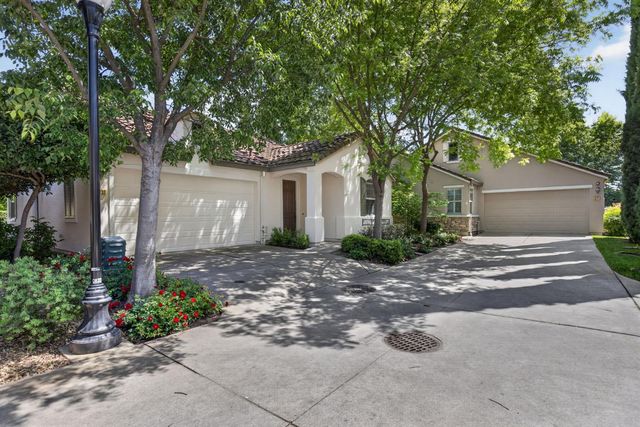 1033 Marseille Ln, Roseville, CA 95747