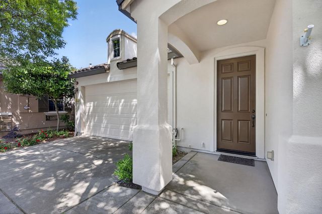1033 Marseille Ln, Roseville, CA 95747