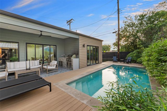 8300 Hathaway DR, Austin, TX 78757