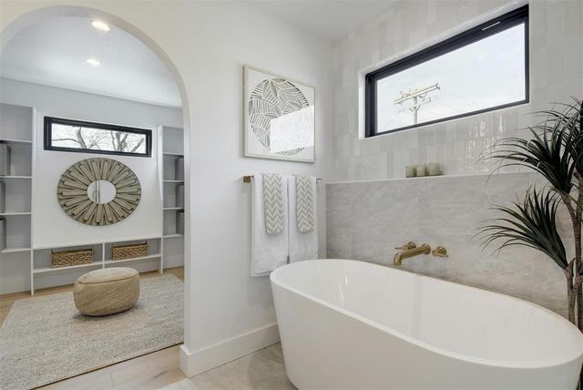 8300 Hathaway DR, Austin, TX 78757