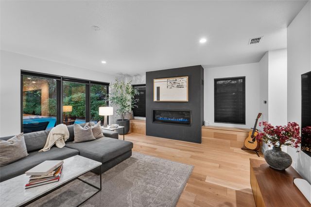 8300 Hathaway DR, Austin, TX 78757