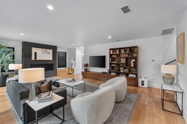 8300 Hathaway DR, Austin, TX 78757