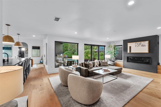 8300 Hathaway DR, Austin, TX 78757