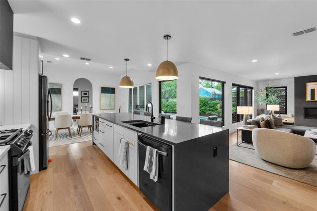 8300 Hathaway DR, Austin, TX 78757