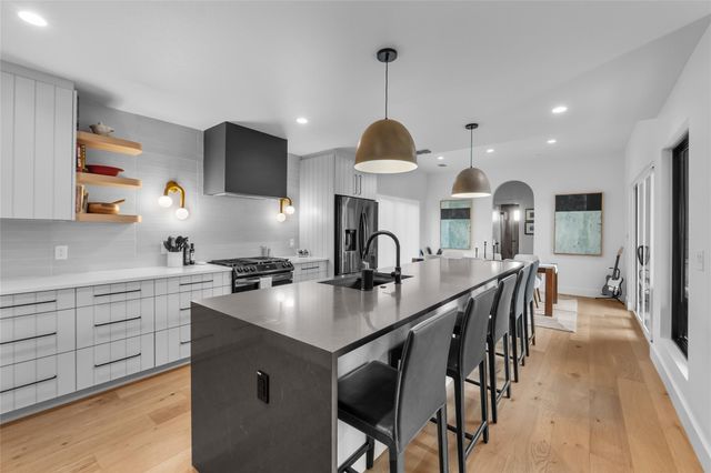 8300 Hathaway DR, Austin, TX 78757