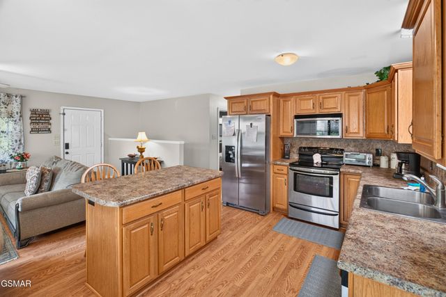 1537 Kinder Lane, Dandridge, TN 37725