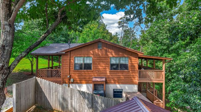 1537 Kinder Lane, Dandridge, TN 37725