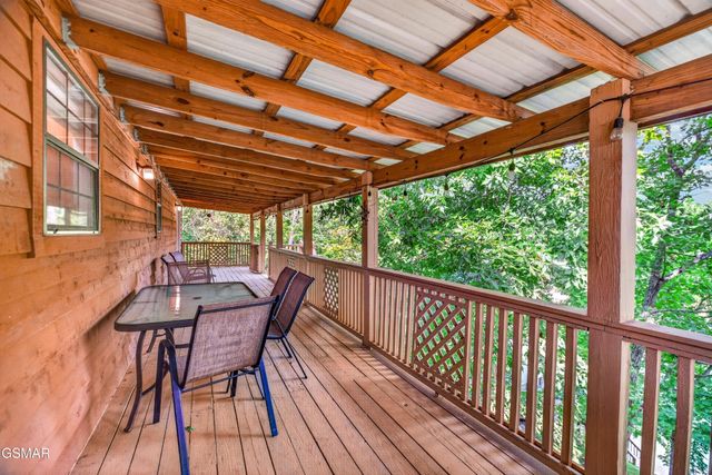 1537 Kinder Lane, Dandridge, TN 37725