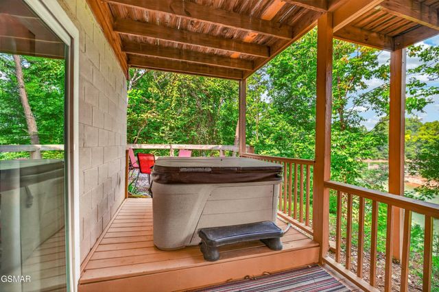 1537 Kinder Lane, Dandridge, TN 37725