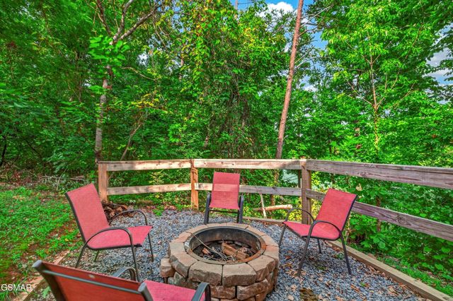 1537 Kinder Lane, Dandridge, TN 37725