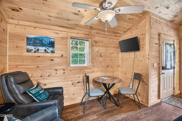 1537 Kinder Lane, Dandridge, TN 37725