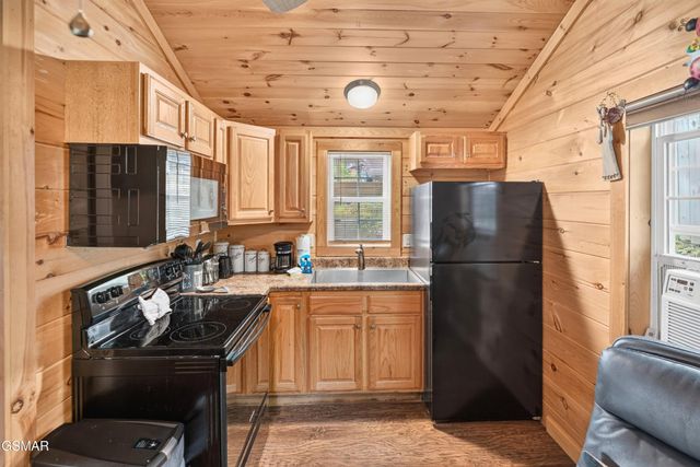 1537 Kinder Lane, Dandridge, TN 37725
