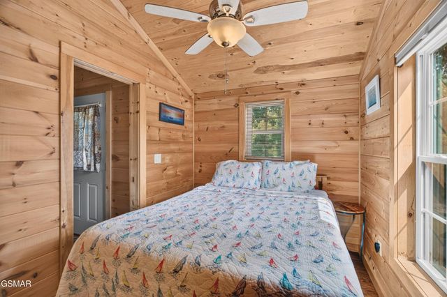 1537 Kinder Lane, Dandridge, TN 37725