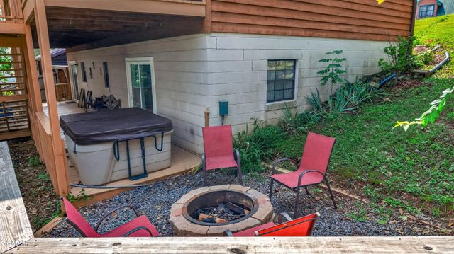 1537 Kinder Lane, Dandridge, TN 37725