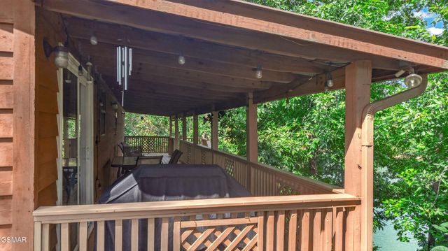 1537 Kinder Lane, Dandridge, TN 37725