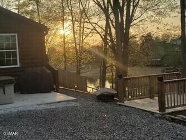 1537 Kinder Lane, Dandridge, TN 37725