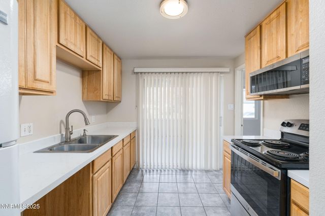 1701 London Circle, Sparks, NV 89431