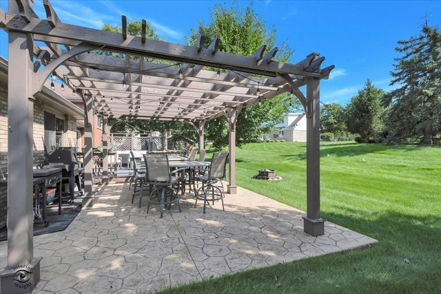 14 Timberline Court, Lemont, IL 60439