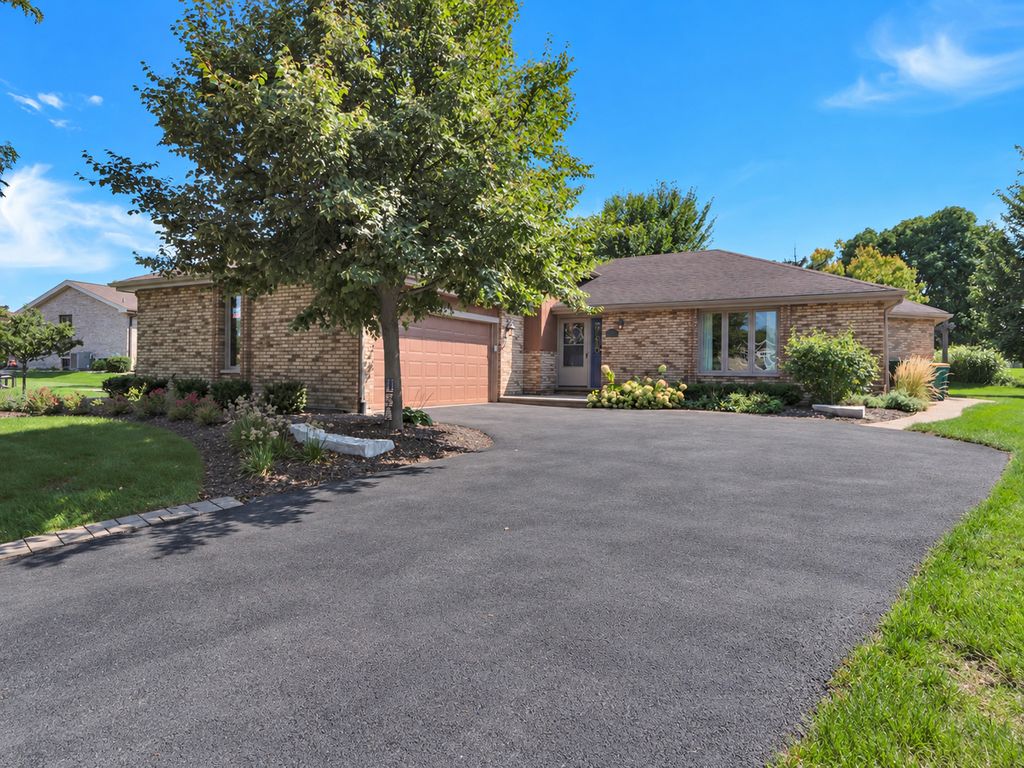 14 Timberline Court, Lemont, IL 60439