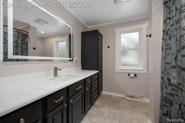 4174 Bunker Avenue, West Bloomfield, MI 48323